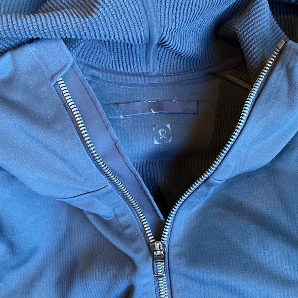 Mens charcoal gray lululemon athletica size XS jacket - Picture 3 of 7